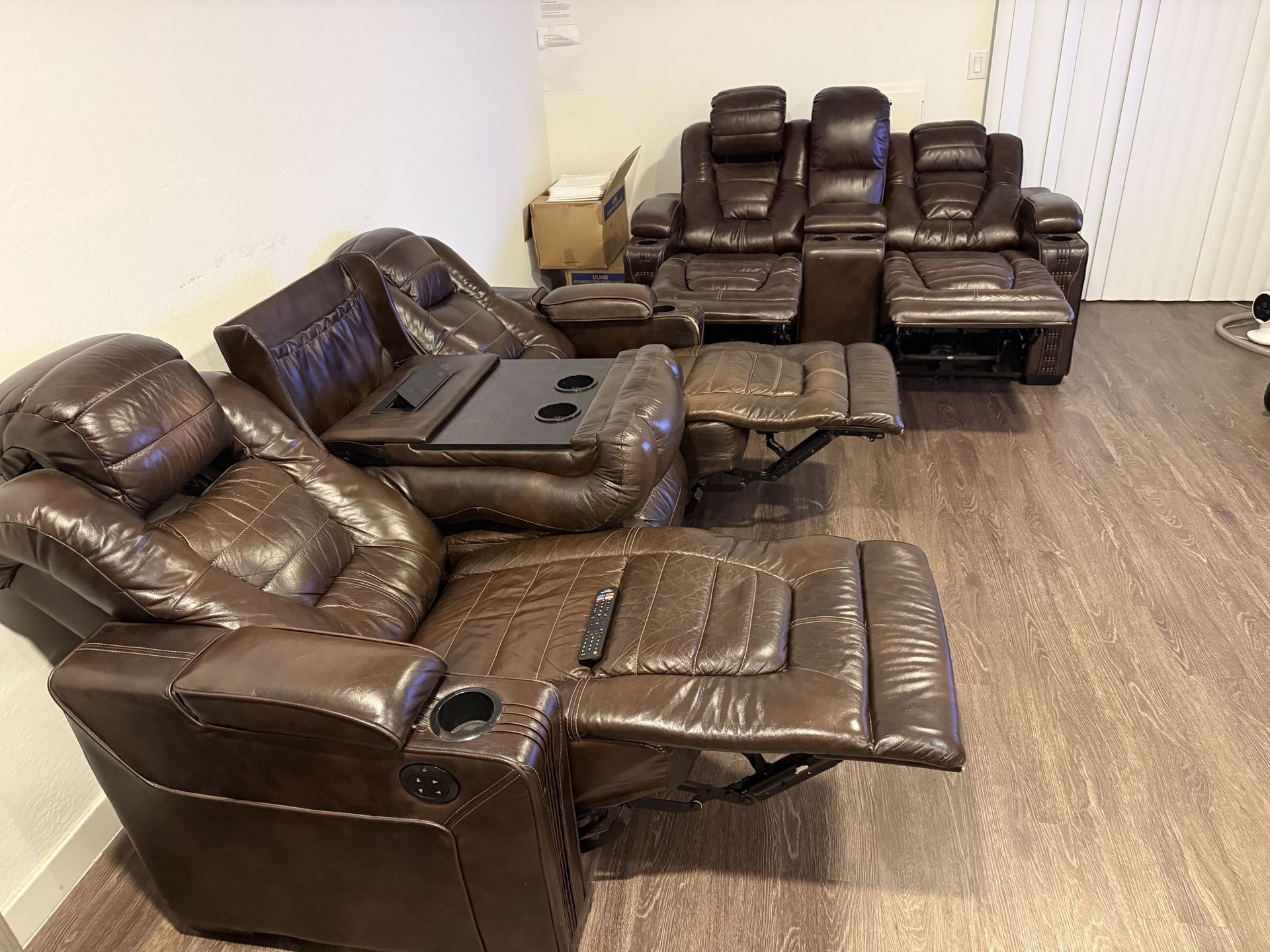 Dual-sided Leather recliner Love Sear And Sofa One-touch power control with adjustable positions Easy View™ adjustable headrest