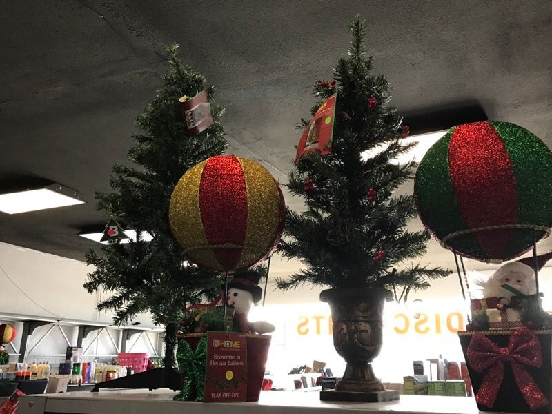 Small Christmas tree and hot air balloon decorations