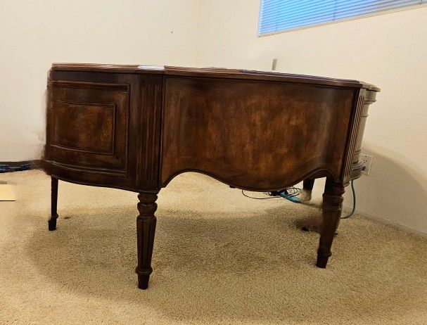 Detailed Office Desk