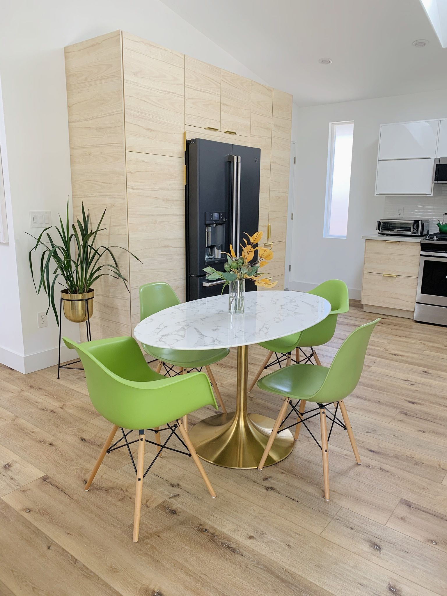 Modway Mid-Century Modern Dinning Table