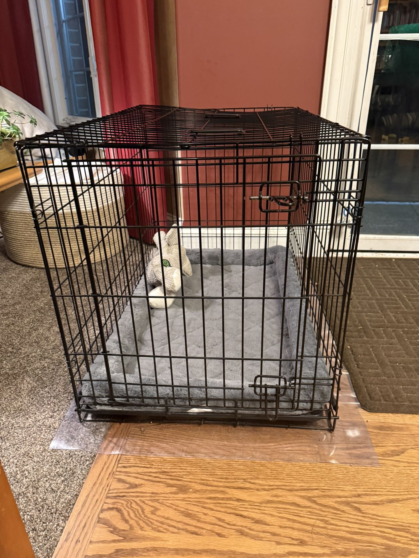 New World Double Door Dog crate 36x22x24. 