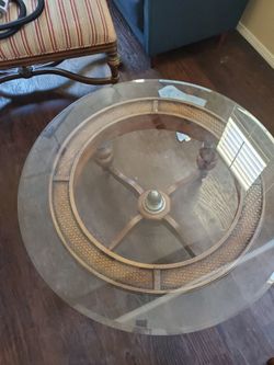 Round coffee table