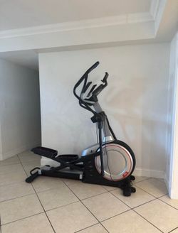 Elliptical - NordicTrack FreeStride Trainer FS7i