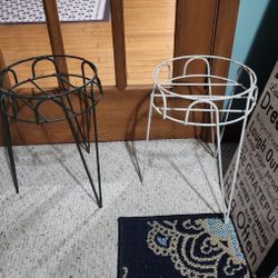 White And Green Metal Plant Stand