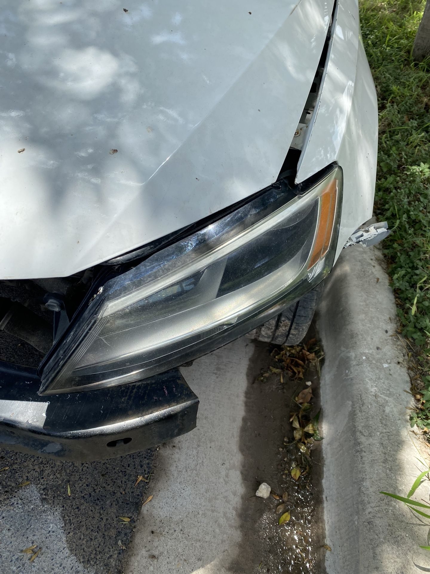 Driver side headlight VW JETTA