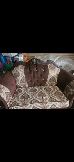 Victorian Style Tufted Loveseat Sofa