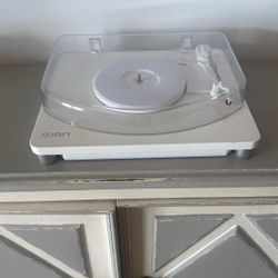 Ion Turntable White And Clear