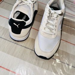 White Puma Sneakers 