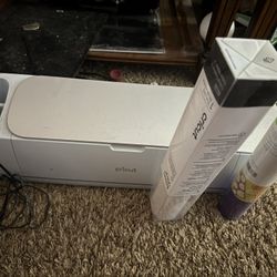 Cricut Sticker Machine And Papers 