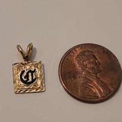 14kt Gold Letter C Pendant 
