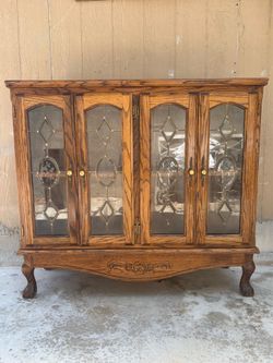 Gorgeous vintage curio cabinet