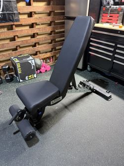 Lynx Fitness Work Out Bench With Leg Extension Like New. Workout Bench, Weight Bench With Leg Curl Attachment 