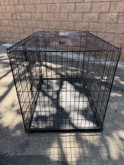 Medium dog crate in great condition