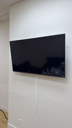 HISENSE 50” TV with mount