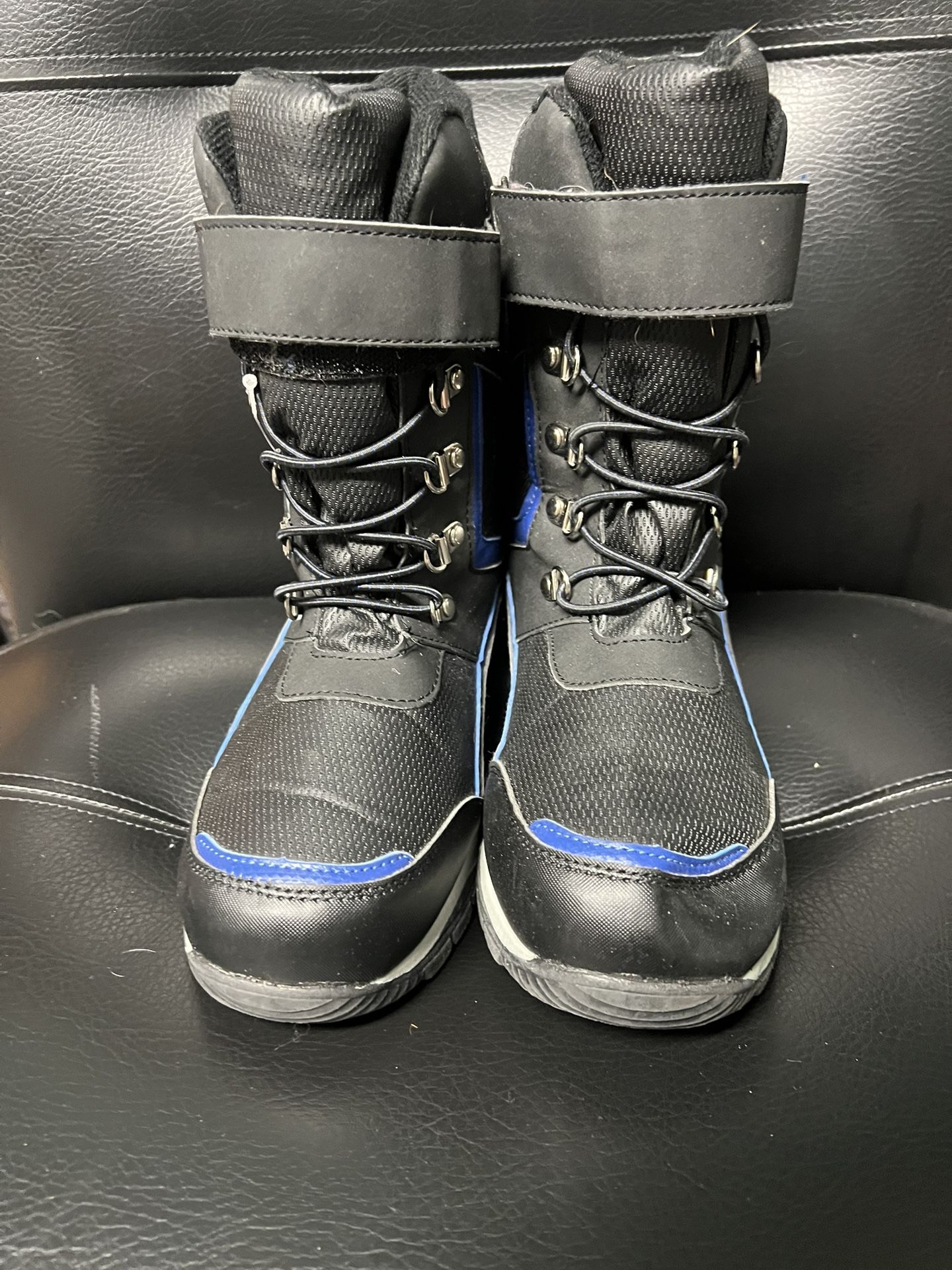 Boys Sz 6 Winter Snow Boots