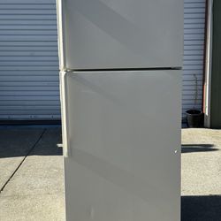 Apartment Studio Size Whirlpool Refrigerator 