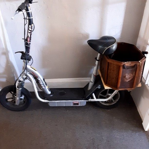 Electric SCOOTER 750 EZIP