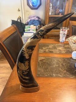 Pair of decorative carved horns