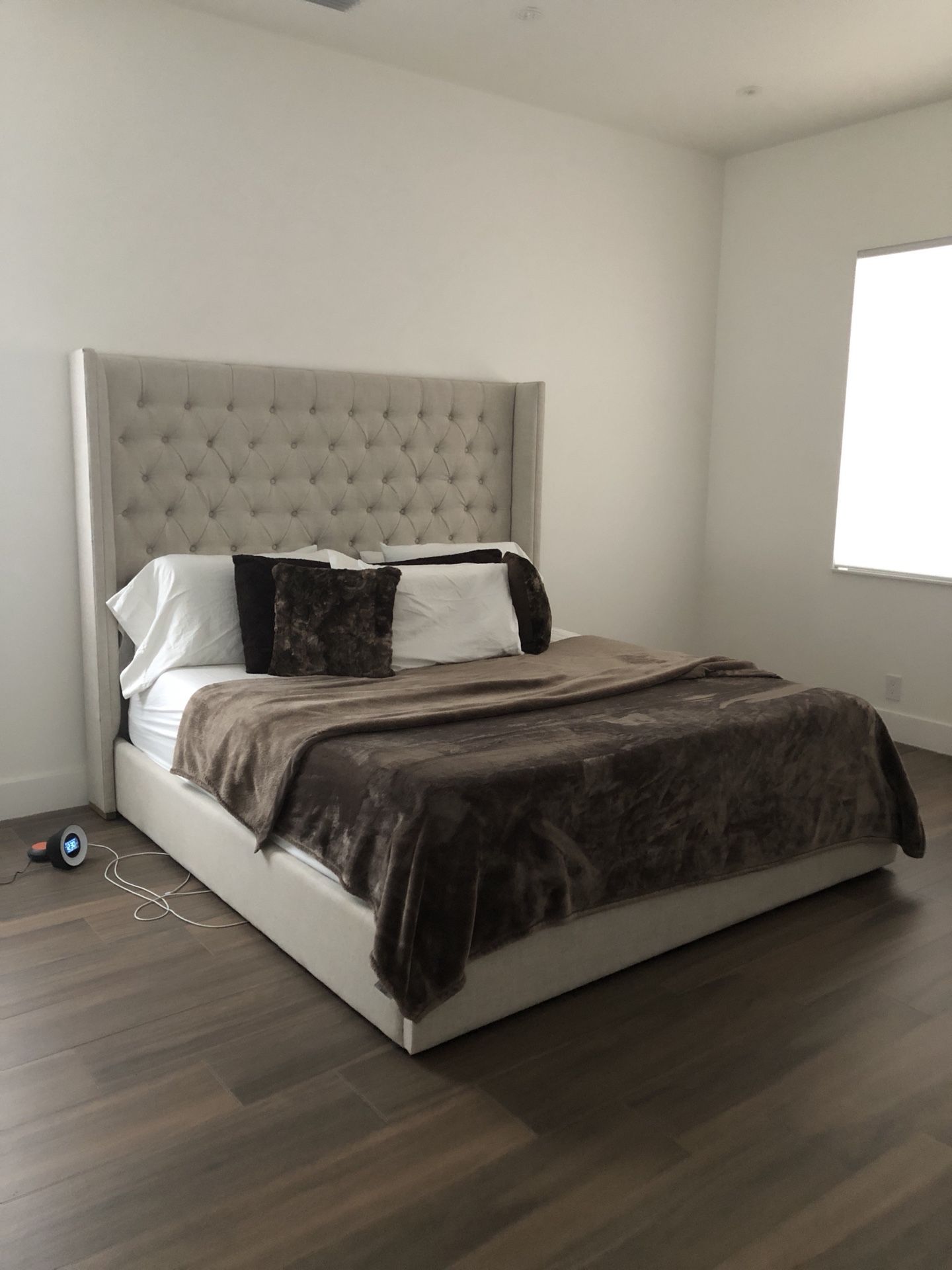 Restoration hardware tufted king size bed for Sale in Pembroke Pines