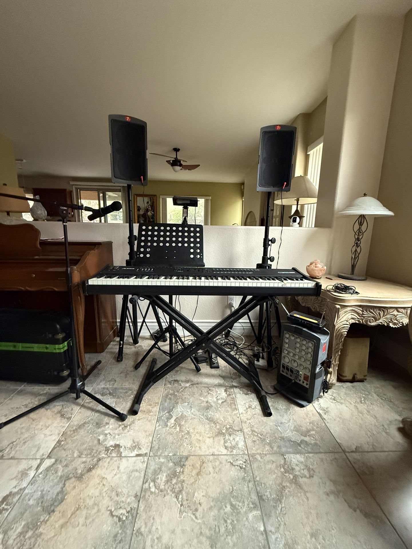 Alesis 88 Keyboard With Gator Hard Keyboard Case