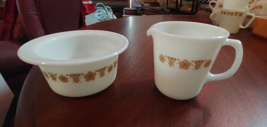 PYREX BUTTERFLY GOLD CREAMER & MARGARINE BOWL