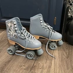 Blue Floral Embroidered Women’s Roller Skates