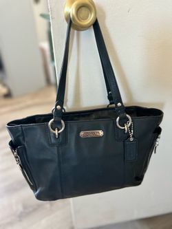 Coach vintage black leather shoulder bag