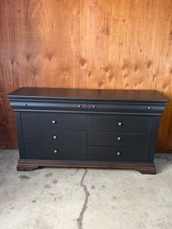 Dresser set