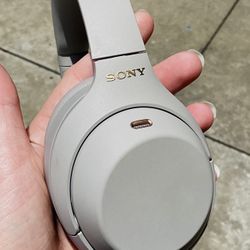 🔥 Sony WH-1000XM4 – Like New + Sleek Case – Flash Deal 