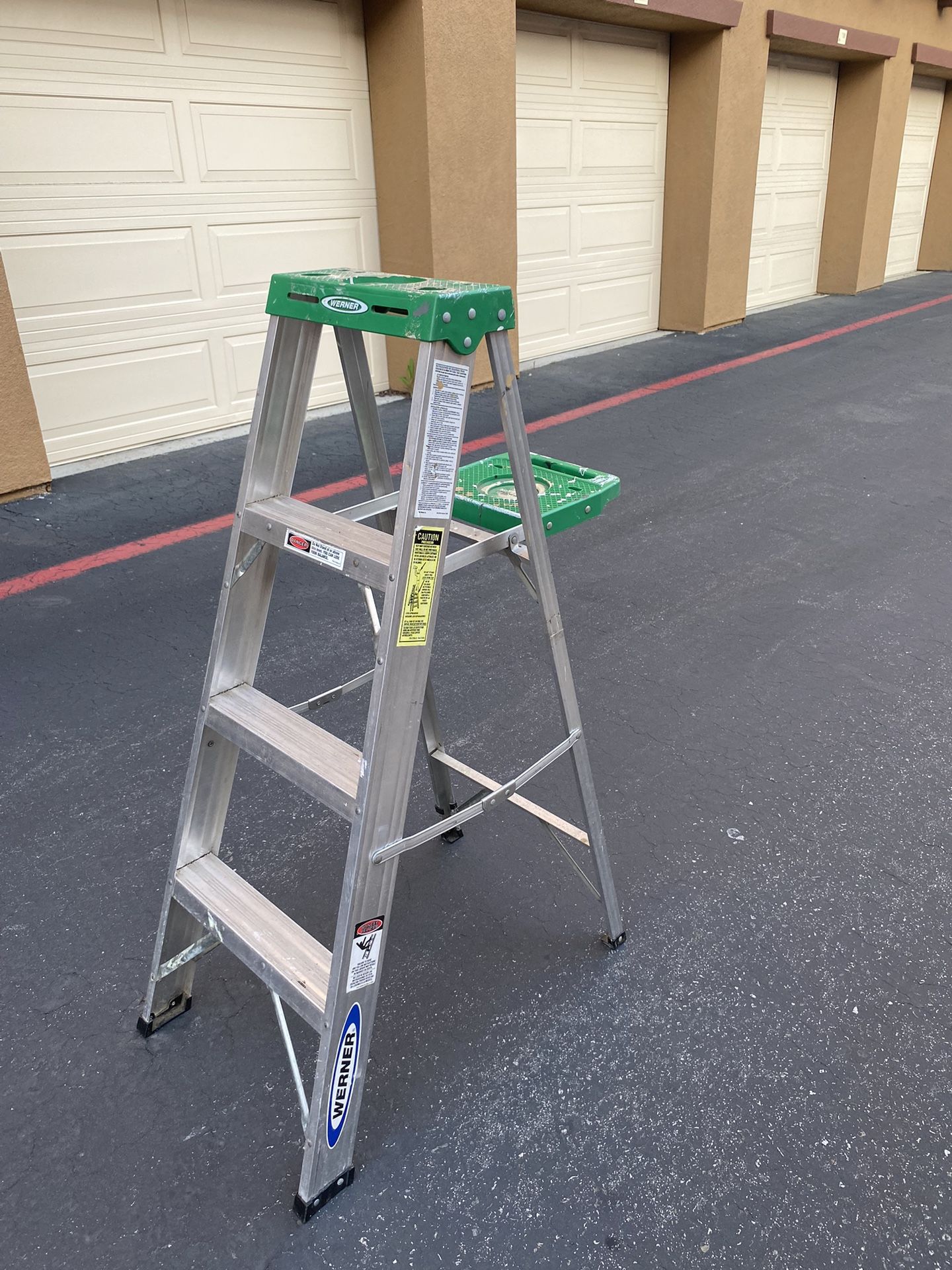 Aluminum ladder 