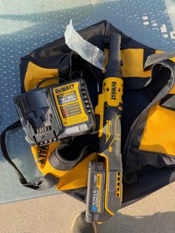 DEWALT 20V Brushless Cordless Ratchet with Battery and Charger