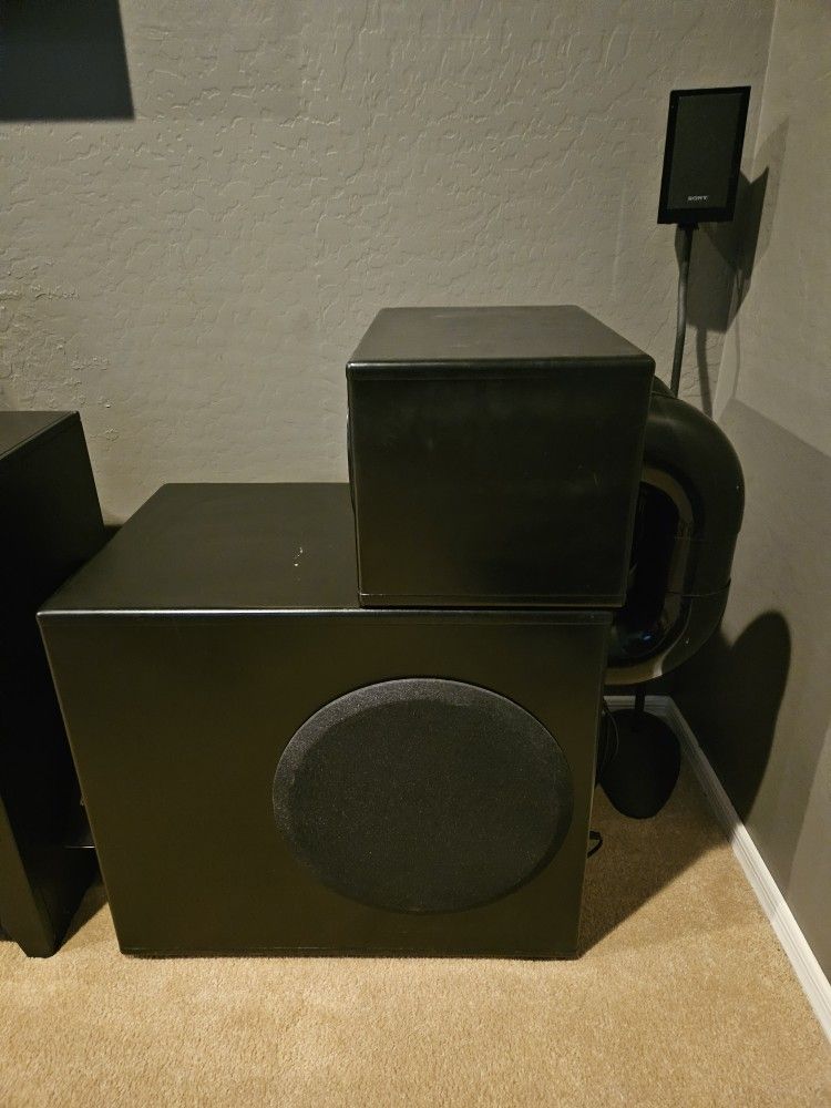 Home Theater Yamaha Receiver & HSU Sub