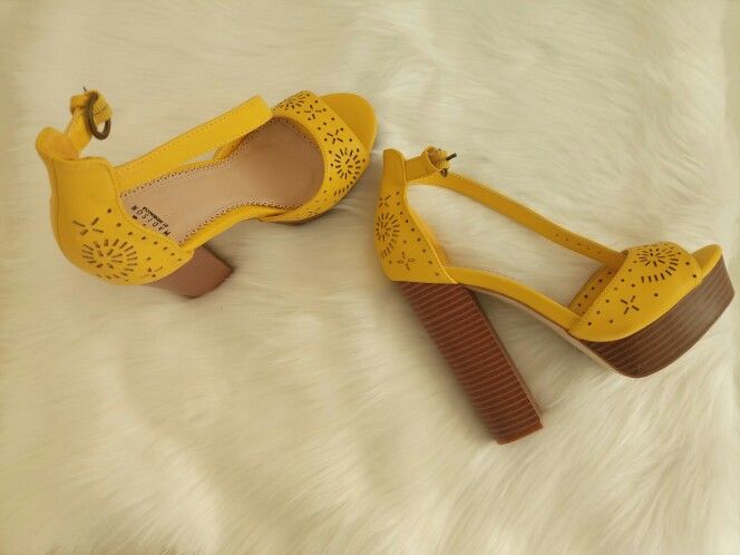 Shoedazzle Alize Yellow Platform Heels