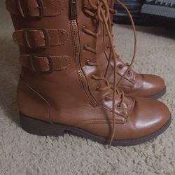 WOMEN'S BOOTS FOR WINTER TIME IN GOOD CONDITION