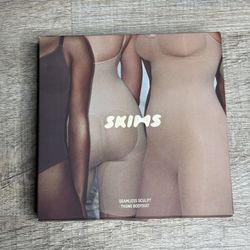 SKIMS SEAMLESS SCULPT THONG BODYSUIT