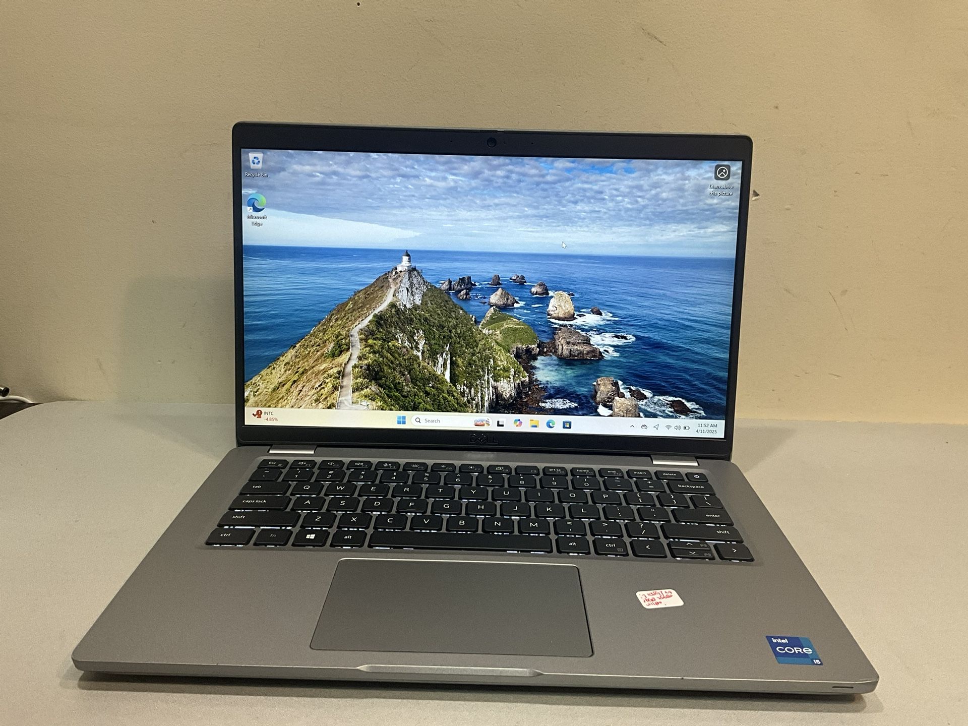 Dell Latitude 5420 14" i5-1135G7 2.40GHz 16GB RAM 256GB SSD Windows 11 Pro .The laptop has the following specs: Intel Core i5-1135G7 2.40GHz Processor