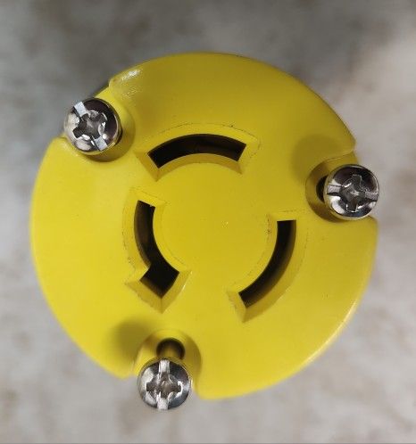 Turnlok® Industrial Spec Grade 20A Non-NEMA 3-Wire Connector, Black Back, Yellow Front Body
7313SS
Pass and Seymour