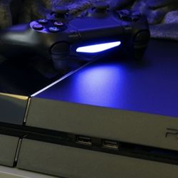 Ps4 With Controller 