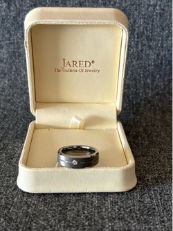 Men’s wedding band size 9