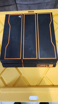 Playstation 4- Limited Edition Black Ops III