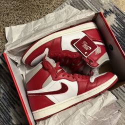 Jordan 1 Varsity Red Size 10.5