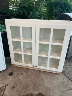 Kitchen cabinet