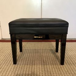 Roland Piano Bench With Cushioned Seat