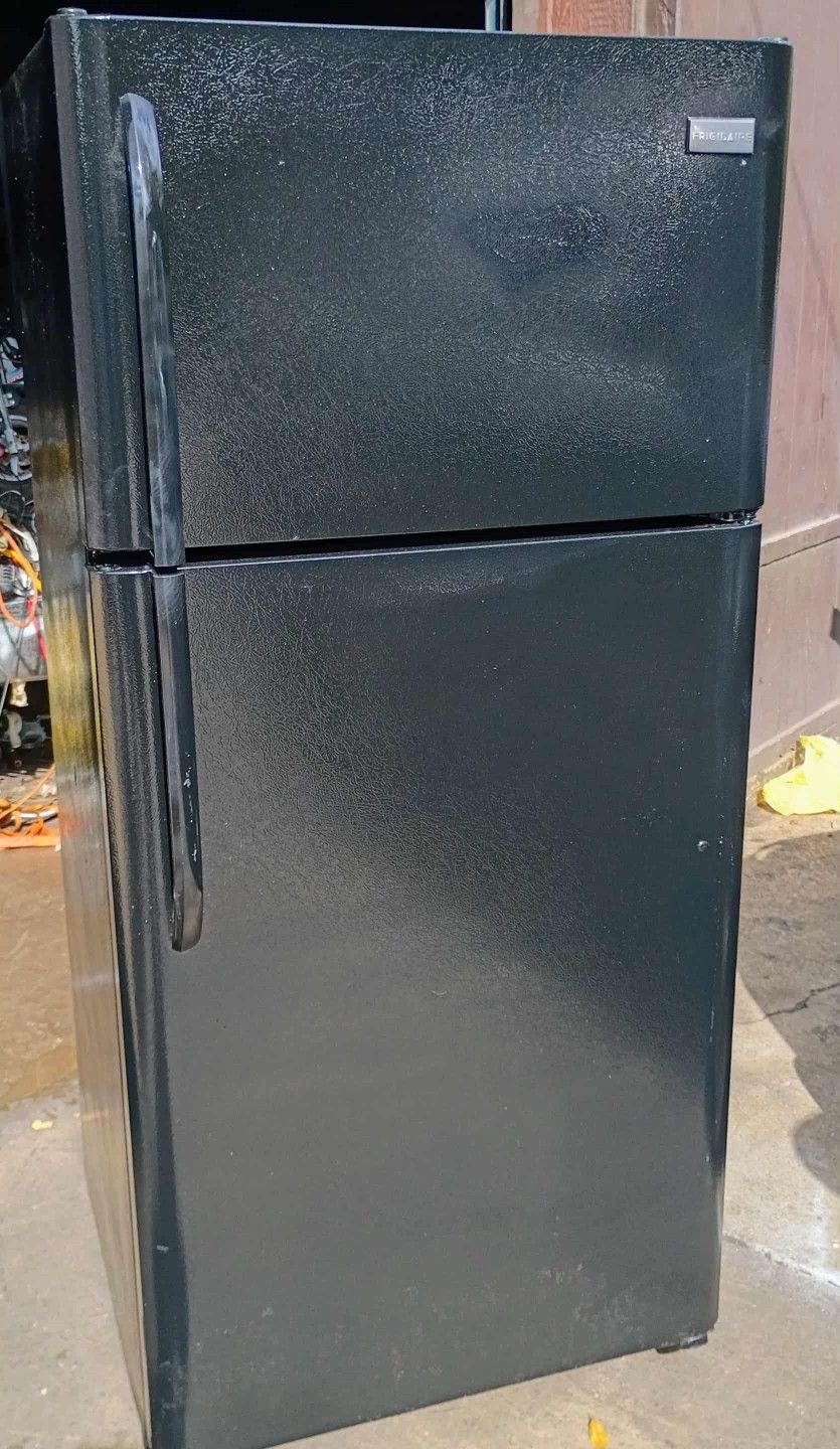 Very Nice! Black Frigidaire Freezer-On-Top Refrigerator!