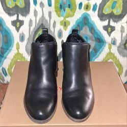 Ladies Boots Size 7M