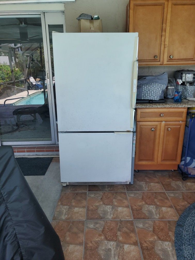 Amana Fridge With bottom freezer  $125.00