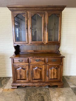 China cabinet. Great condition.