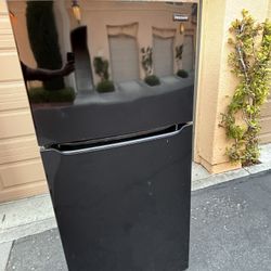Frigidaire Refrigerator $200 Free Delivery 