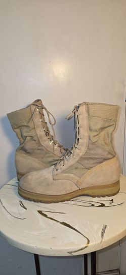 VIBRAM MILITARY  TAN COMBAT BOOTS  SIZE 11