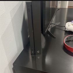 XBOX one x with controller 